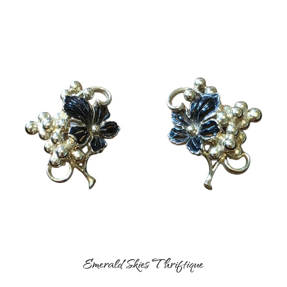 Vintage Sarah Coventry grape cluster black gold clip on Earrings free ship